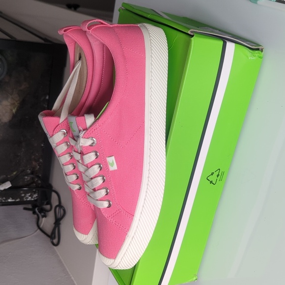 Cariuma (Pink Canvas/Off-White Sole) 10.5M/12W - Picture 1 of 9